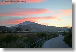 images/California/Marin/MountTam/mt_tam-path-sunset-1.jpg