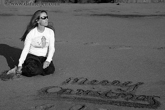 jill-n-merry-christmas-in-sand-bw.jpg