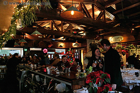 nicks-cove-restaurant-n-xmas-decorations-1.jpg