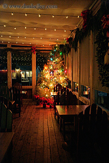 nicks-cove-restaurant-n-xmas-decorations-5.jpg