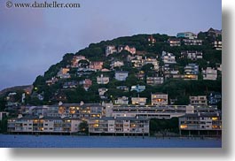 images/California/Marin/Sausalito/houses-on-hill-by-water.jpg