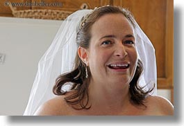 images/California/Marin/StinsonBeach/RizosWedding/Prep/deirdre-getting-ready-03.jpg