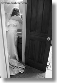images/California/Marin/StinsonBeach/RizosWedding/Prep/deirdre-getting-ready-04.jpg