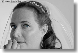 images/California/Marin/StinsonBeach/RizosWedding/Prep/deirdre-getting-ready-07.jpg