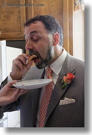 images/California/Marin/StinsonBeach/RizosWedding/RizosFamily/pete-eating.jpg