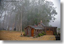 images/California/Mendocino/Buildings/Victorians/antique-victorian-in-fog-2.jpg