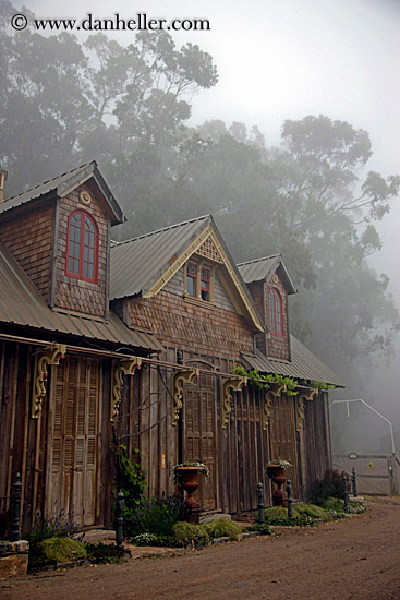 antique-victorian-in-fog-3.jpg