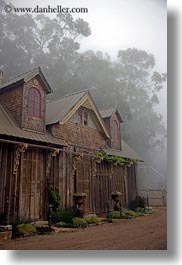 images/California/Mendocino/Buildings/Victorians/antique-victorian-in-fog-3.jpg