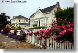 images/California/Mendocino/Buildings/Victorians/house-n-flowers-1.jpg
