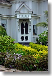 images/California/Mendocino/Buildings/Victorians/victorian-door-n-flowers.jpg