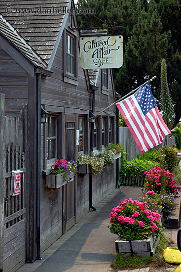 cafe-american-flag-n-flowers.jpg
