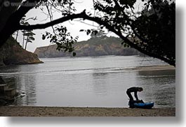 images/California/Mendocino/Coastline/man-n-kayak-3.jpg