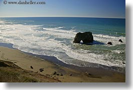 images/California/Mendocino/Coastline/rocks-in-ocean-shoreline-2.jpg
