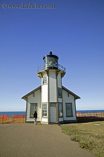 light_house-n-road-2.jpg