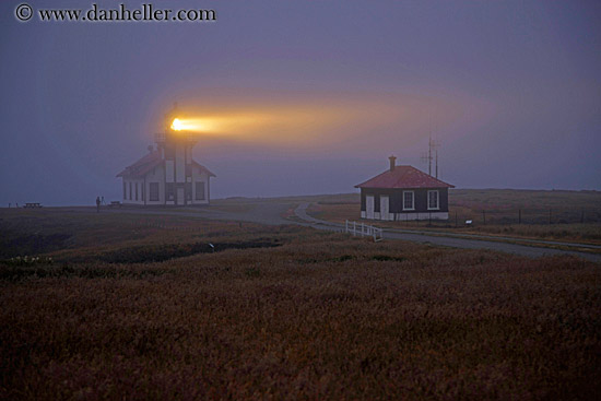 lighthouse-horizontal-at-dusk-2.jpg