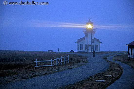 lighthouse-horizontal-at-dusk-4.jpg