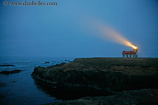 lighthouse-n-ocean-w-beam.jpg