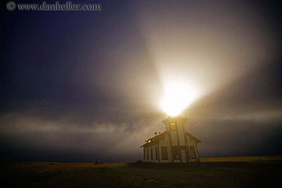 lighthouse-in-nite-fog-3.jpg