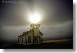 images/California/Mendocino/Lighthouse/Fog/lighthouse-in-nite-fog-4.jpg
