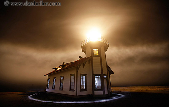 lighthouse-w-glowing-circle.jpg
