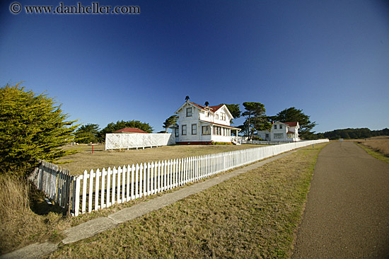 house-n-white-picket-fence-1.jpg