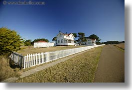 images/California/Mendocino/Lighthouse/House/house-n-white-picket-fence-1.jpg
