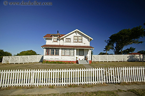 house-n-white-picket-fence-2.jpg