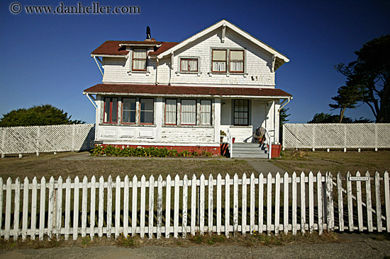 house-n-white-picket-fence-3.jpg