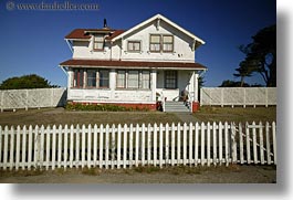 images/California/Mendocino/Lighthouse/House/house-n-white-picket-fence-3.jpg