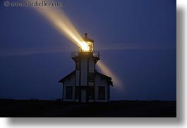 images/California/Mendocino/Lighthouse/Nite/lighthouse-n-light-beams-03.jpg