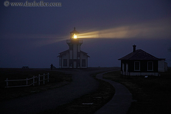 lighthouse-n-light-beams-04.jpg