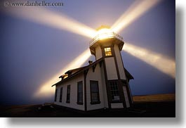 images/California/Mendocino/Lighthouse/Nite/lighthouse-n-light-beams-12.jpg