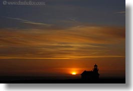 images/California/Mendocino/Lighthouse/Sunset/lighthouse-clouds-n-sun-5.jpg
