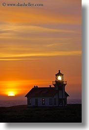 images/California/Mendocino/Lighthouse/Sunset/lighthouse-clouds-n-sun-8.jpg