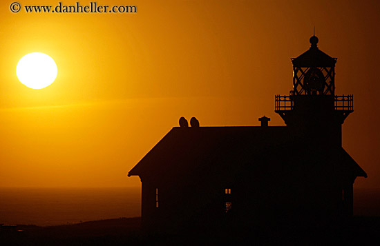 lighthouse-silhouette-n-sun-2.jpg
