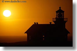 images/California/Mendocino/Lighthouse/Sunset/lighthouse-silhouette-n-sun-2.jpg