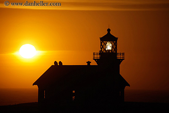 lighthouse-silhouette-n-sun-3.jpg