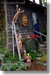 images/California/Mendocino/Misc/clay-women-on-ladder.jpg