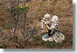 images/California/Mendocino/Misc/woman-n-baby-statue-2.jpg
