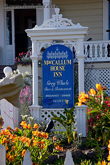 maccallum-house-inn-sign.jpg