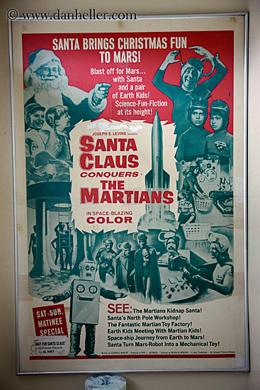 santa_claus-n-martians-poster-2.jpg