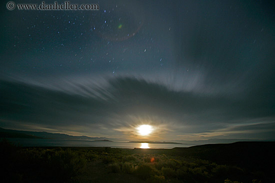 moon-rise-over-mono-lake.jpg