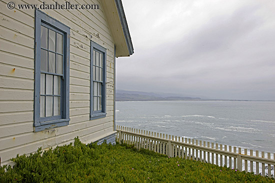 house-picket-fence-n-ocean.jpg