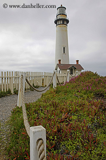 lighthouse-n-house-02.jpg