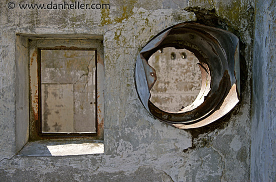 square-window-round-vent.jpg