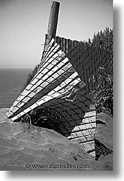 images/California/SanFrancisco/Beaches/beach-fence-bw.jpg