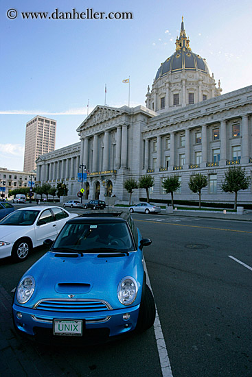 mini_car-n-city_hall.jpg