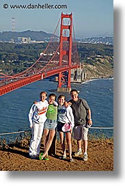 images/California/SanFrancisco/GoldenGate/Hiking/kids-n-ggbridge-3.jpg