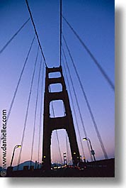 images/California/SanFrancisco/GoldenGate/LookingUp/ggb-eve-traffic-01.jpg