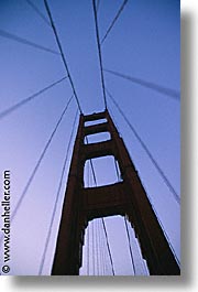 images/California/SanFrancisco/GoldenGate/LookingUp/ggb-eve-traffic-05.jpg